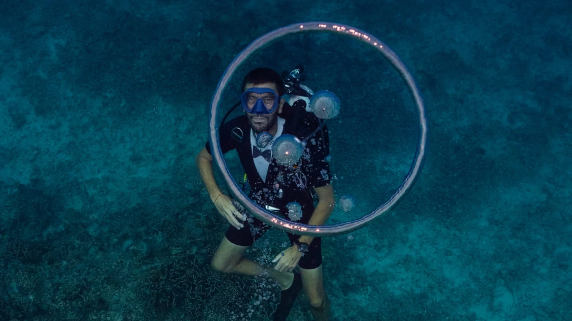 bubble ring underwater